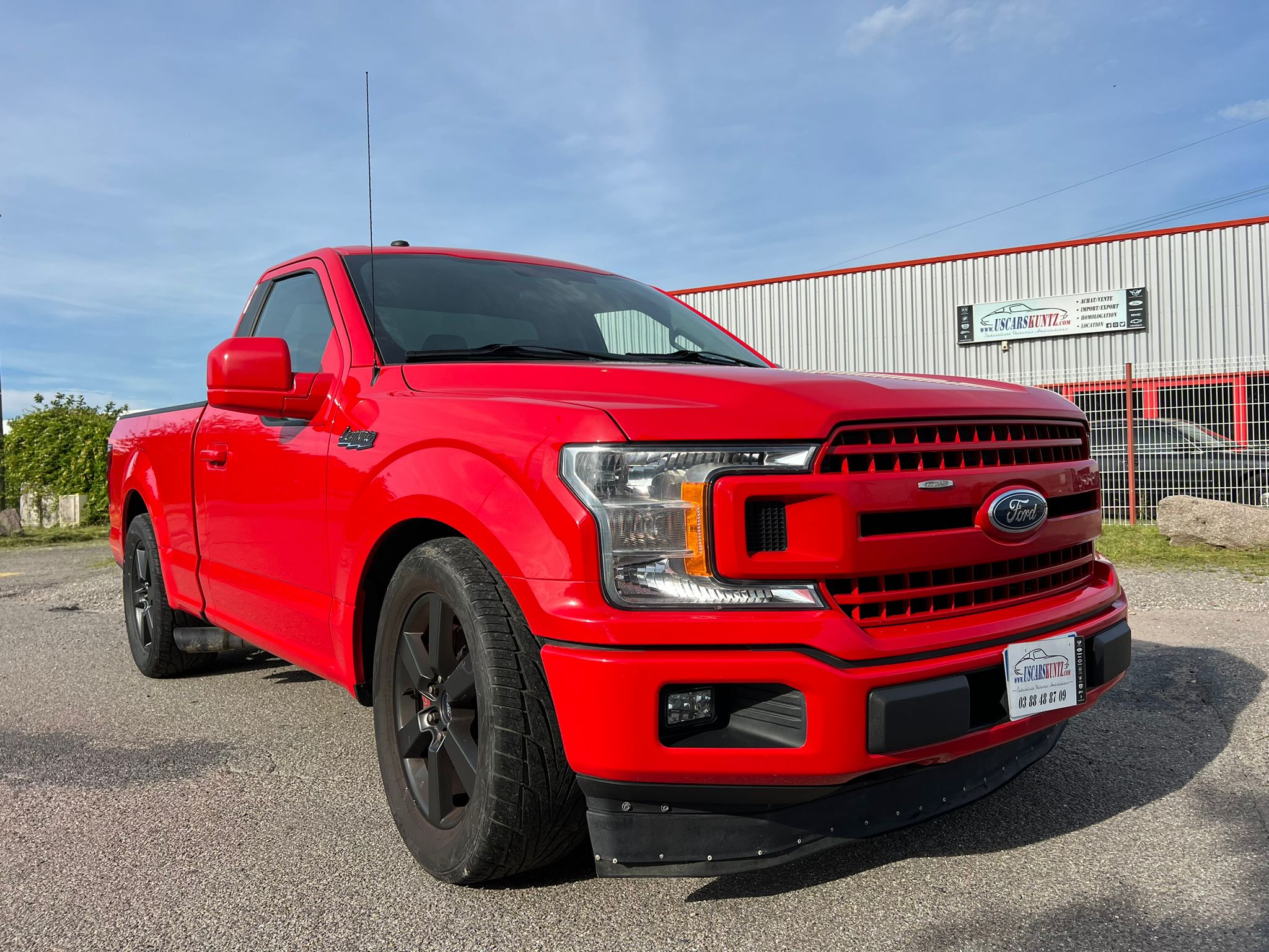 photographie de la voiture présentée