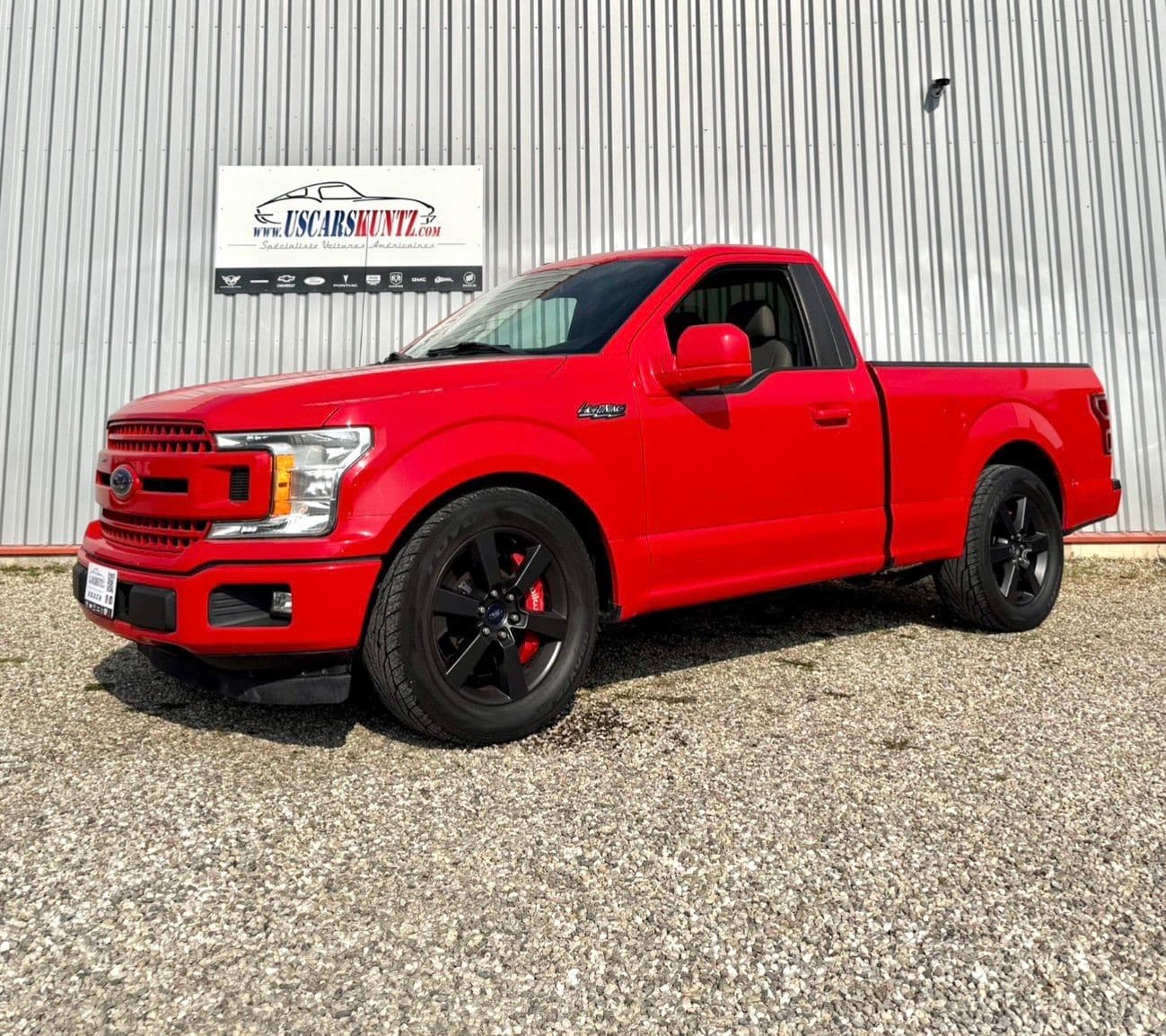 photographie de la voiture présentée